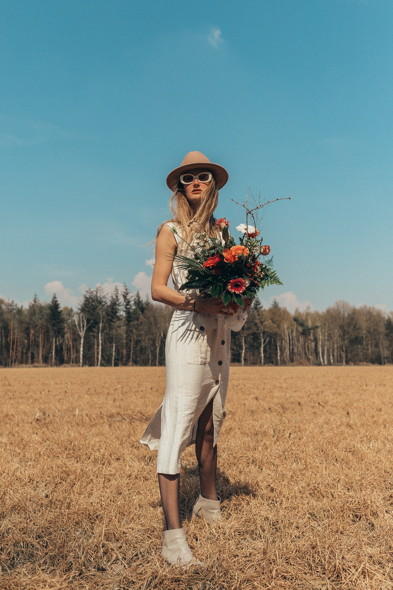 Eva's outfit: Chiquelle safari dress (20% discount)